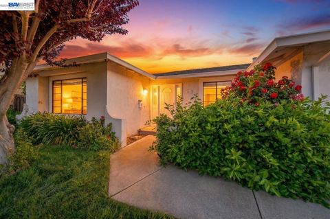 Photo of 7449 Muirwood Ct, Pleasanton, CA 94588 (MLS # 41131302)