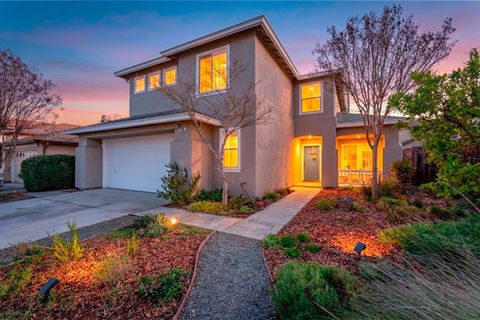Photo of 724 Wisteria Drive, Gilroy, CA 95020 (MLS # ML82036157)