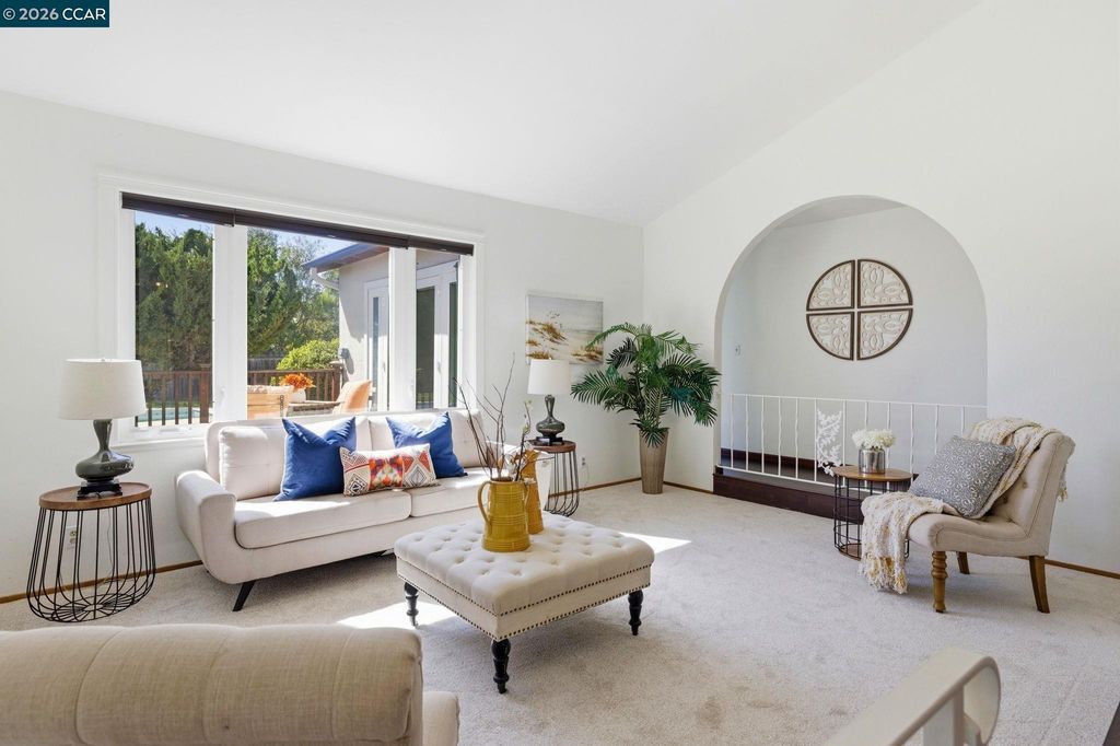 Photo of 2359 Platt Dr, Martinez, CA 94553 (MLS # 41126976)