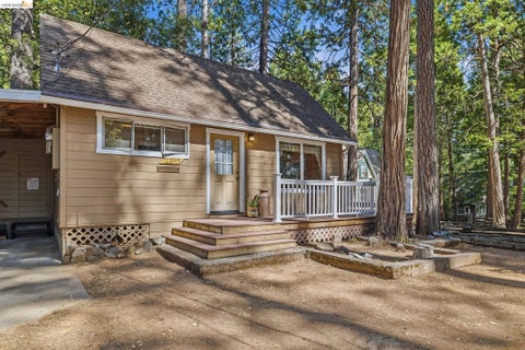 Photo of 23117 Cresta Dr, Twain Harte, CA 95383 (MLS # 41139334)
