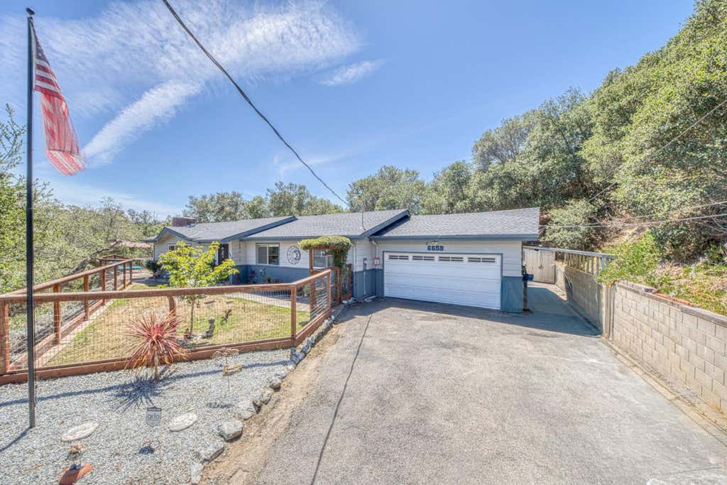 Photo of 665 Paradise Road #B, Salinas, CA 93907 (MLS # ML82058700)