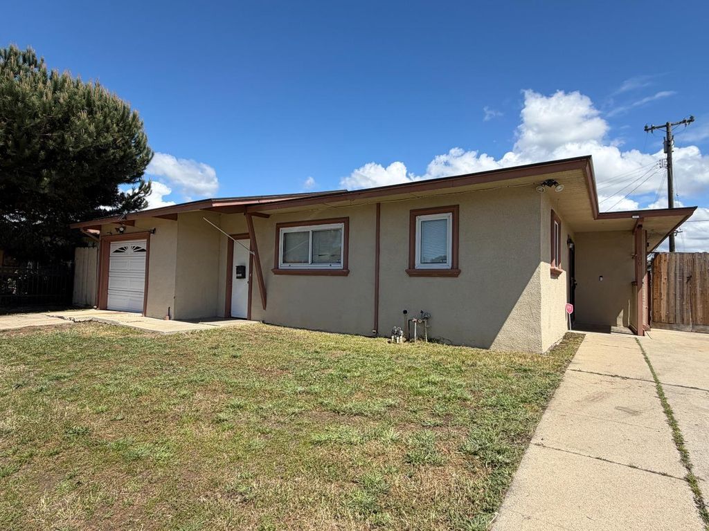 Photo of 1300 Linwood Drive, Salinas, CA 93906 (MLS # ML82044986)