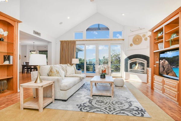 16096 PARKRIDGE AVE, SONORA, CA 95370 - Image b4d5df376dff4fb4b463345b91cd87cf/885306013