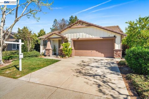 Photo of 1727 Sutter St, Livermore, CA 94551 (MLS # 41127603)