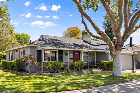 Photo of 17032 Via Corona, San Lorenzo, CA 94580 (MLS # 41139727)