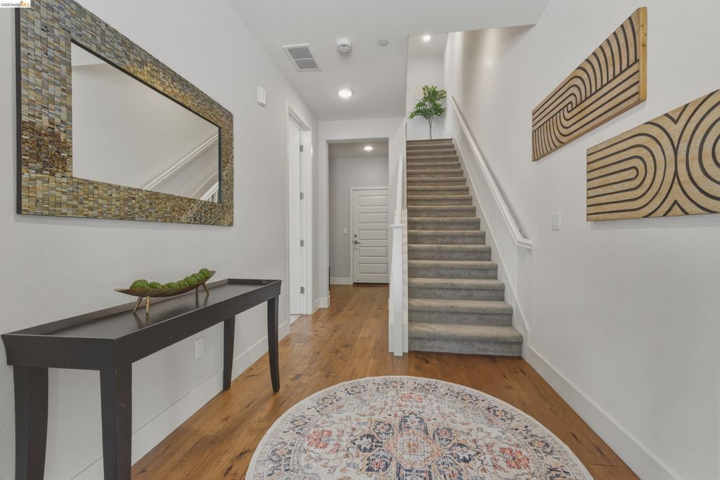 Photo of 467 Mitchell Ave, Alameda, CA 94501 (MLS # 41135644)