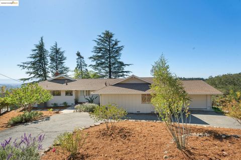Photo of 2 Graham Pl, Oakland, CA 94619 (MLS # 41114311)