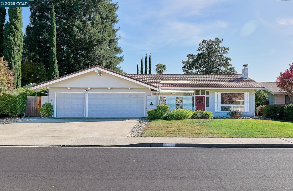 Photo of 2626 Dapplegray Ln, Walnut Creek, CA 94596 (MLS # 41116354)