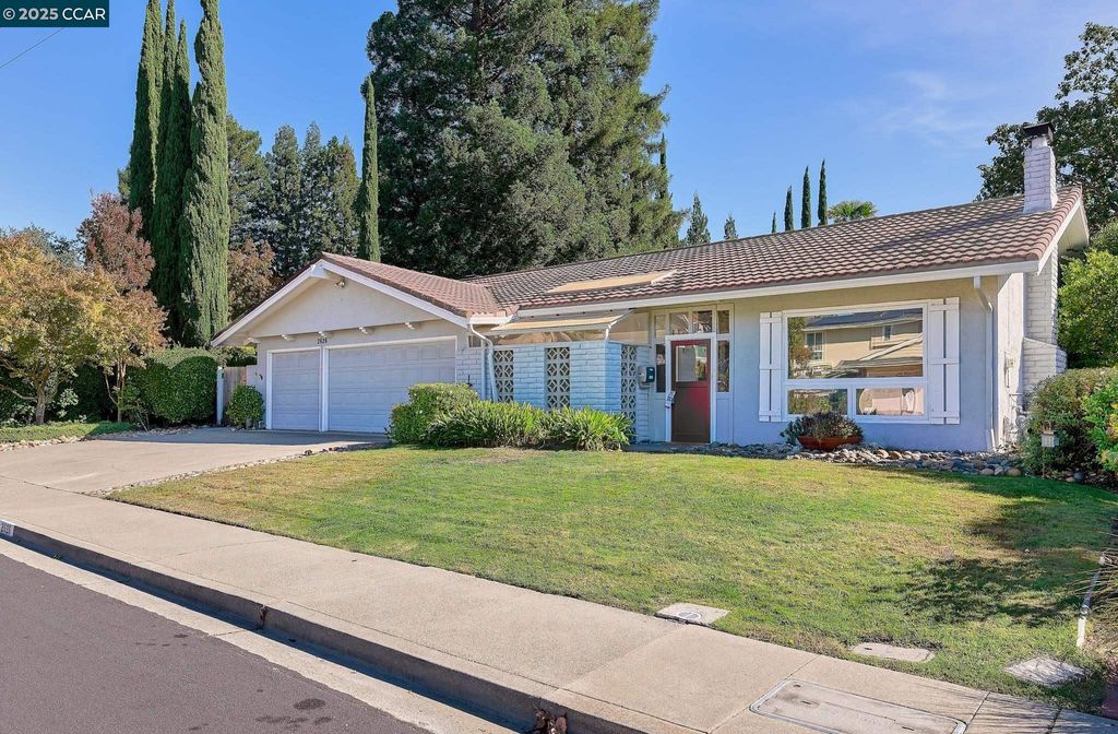 Photo of 2626 Dapplegray Ln, Walnut Creek, CA 94596 (MLS # 41116354)