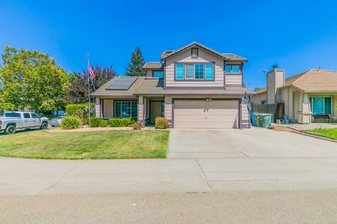 Photo of 690 Woodard Way, Dixon, CA 95620 (MLS # 41122683)