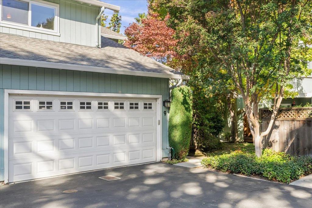 Photo of 950 Boranda Avenue #9, Mountain View, CA 94040 (MLS # ML82027349)