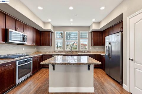 Photo of 1320 Windswept Cmn #6, Livermore, CA 94550 (MLS # 41124611)