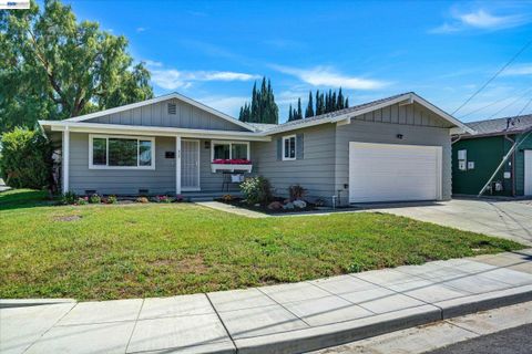 Photo of 820 Arbor Ct, Livermore, CA 94550 (MLS # 41128598)