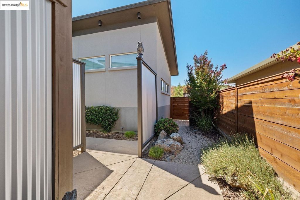 Photo of 18972 Old Bridge Rd, Jamestown, CA 95327 (MLS # 41116098)