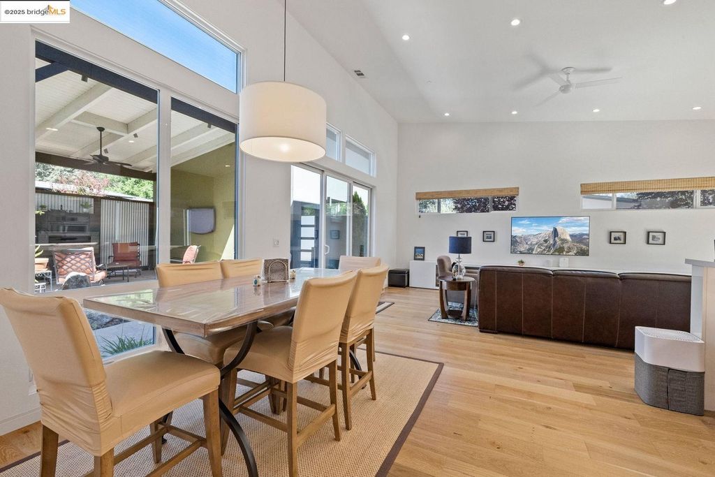 Photo of 18972 Old Bridge Rd, Jamestown, CA 95327 (MLS # 41116098)