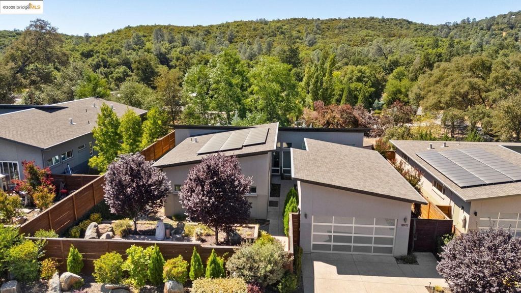 Photo of 18972 Old Bridge Rd, Jamestown, CA 95327 (MLS # 41116098)