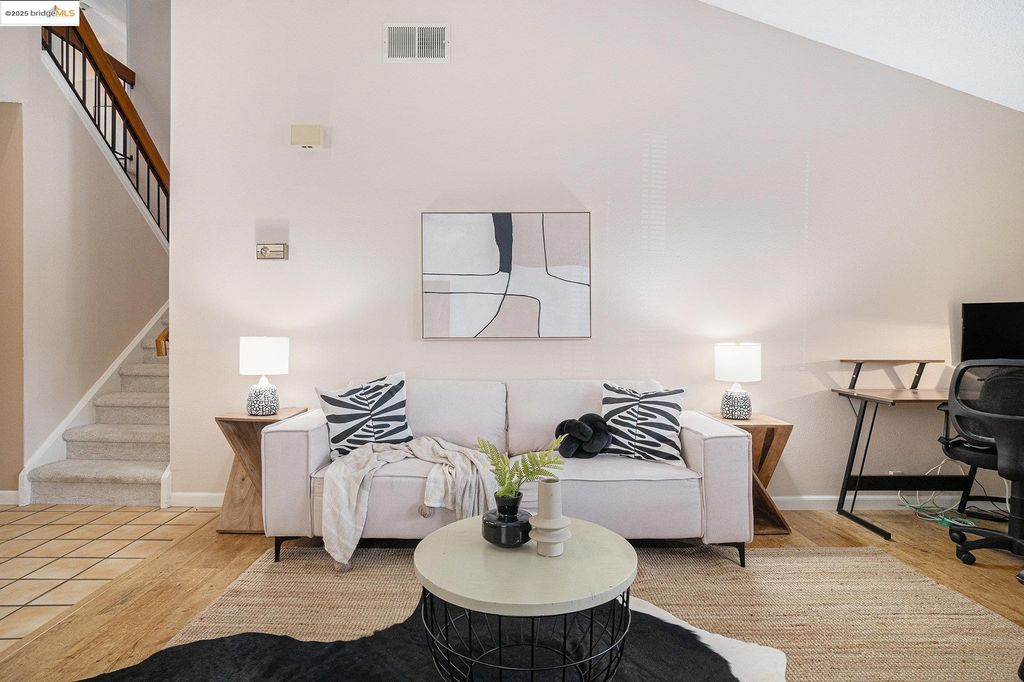 Photo of 1039 Village Oaks Drive, Martinez, CA 94553 (MLS # 41116412)