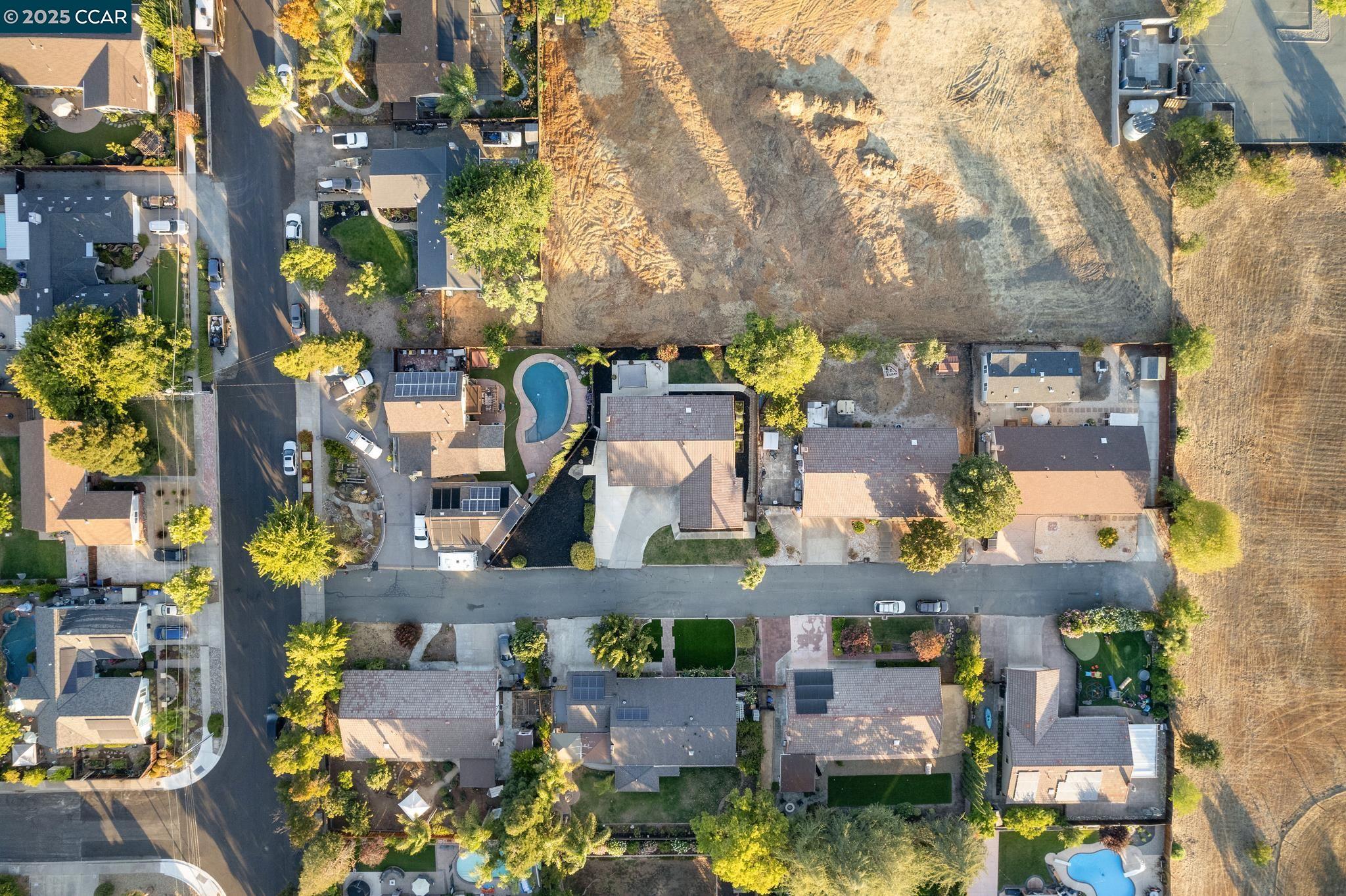 Concord, California 94521, United States, 4 Bedrooms Bedrooms, ,2 BathroomsBathrooms,Residential,Pending,210831