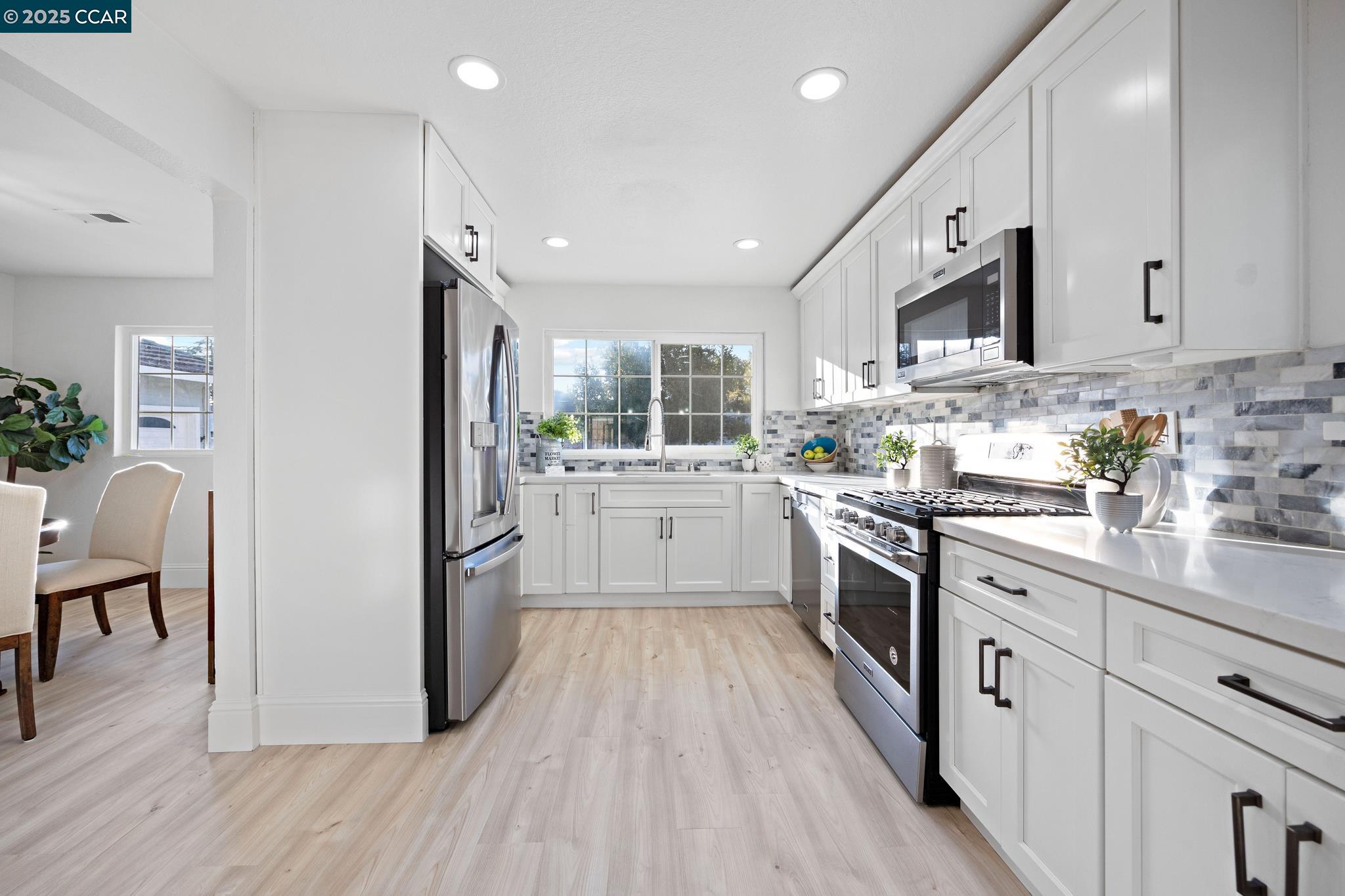 Concord, California 94521, United States, 4 Bedrooms Bedrooms, ,2 BathroomsBathrooms,Residential,Pending,210831