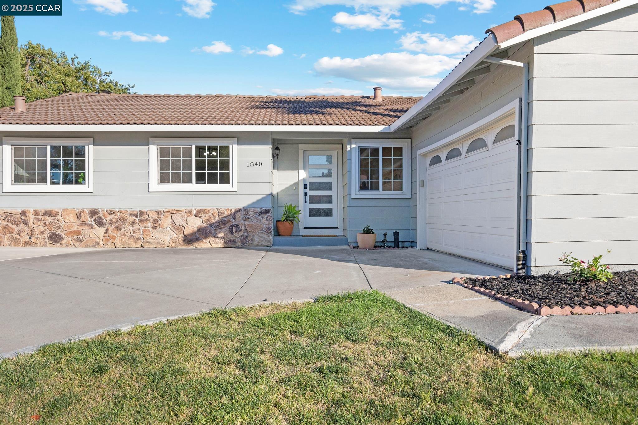 Concord, California 94521, United States, 4 Bedrooms Bedrooms, ,2 BathroomsBathrooms,Residential,Pending,210831