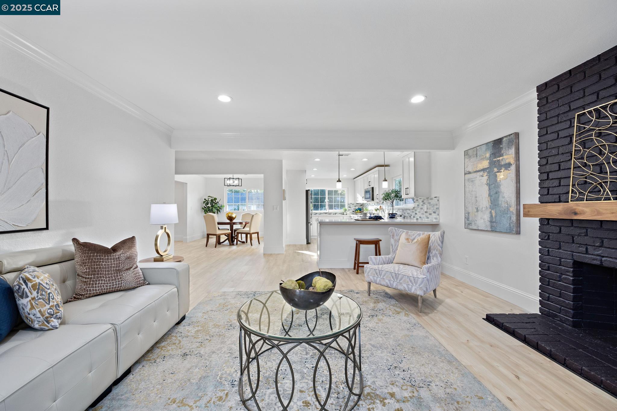 Concord, California 94521, United States, 4 Bedrooms Bedrooms, ,2 BathroomsBathrooms,Residential,Pending,210831