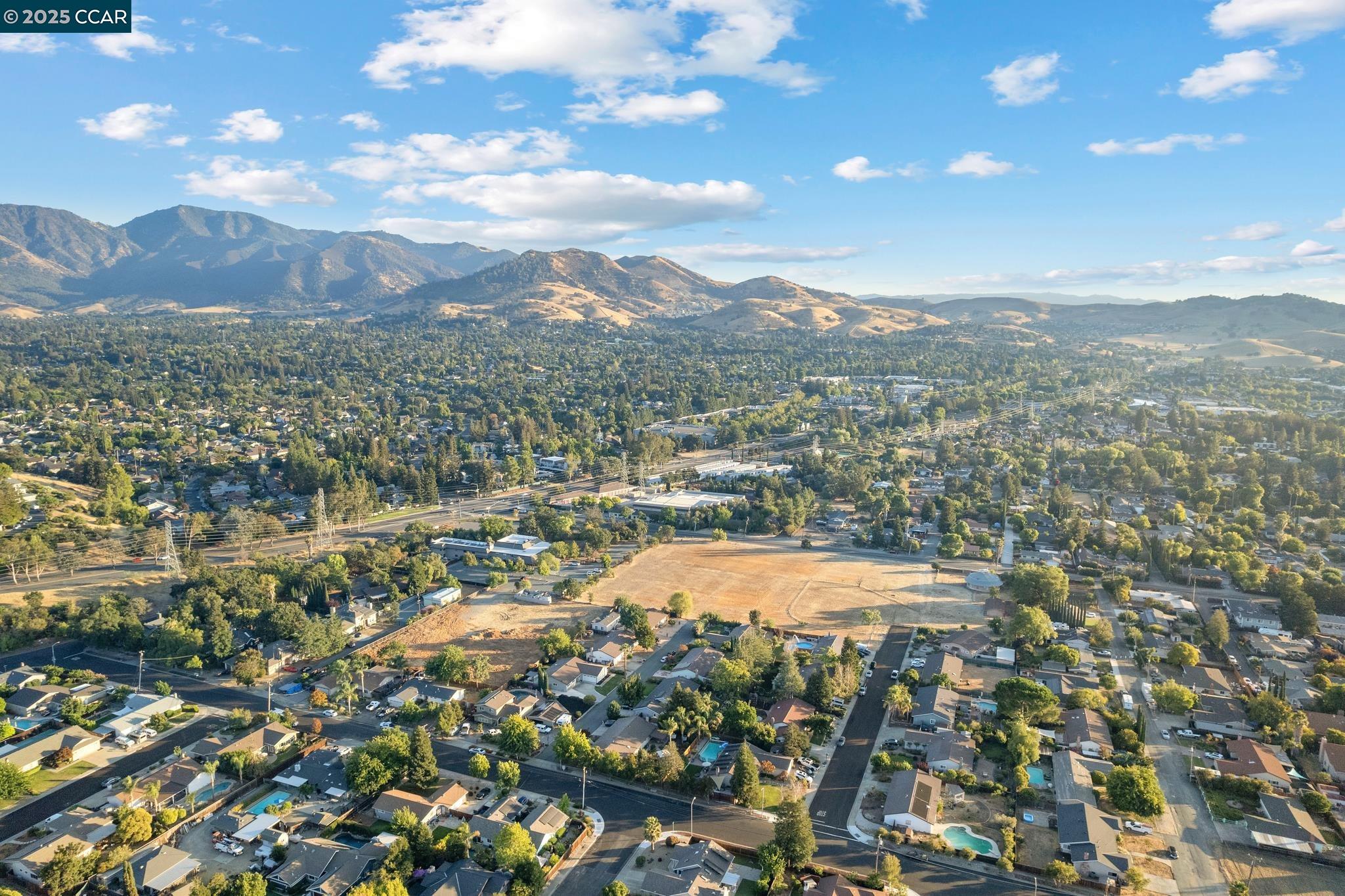 Concord, California 94521, United States, 4 Bedrooms Bedrooms, ,2 BathroomsBathrooms,Residential,Pending,210831