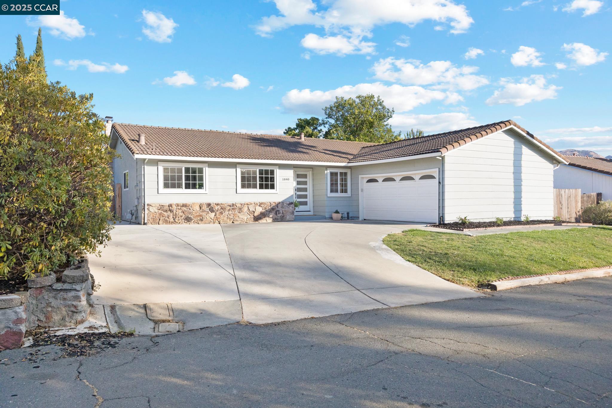 Concord, California 94521, United States, 4 Bedrooms Bedrooms, ,2 BathroomsBathrooms,Residential,Pending,210831