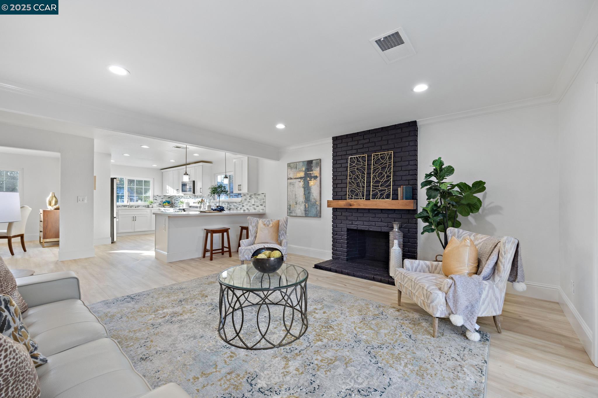 Concord, California 94521, United States, 4 Bedrooms Bedrooms, ,2 BathroomsBathrooms,Residential,Pending,210831