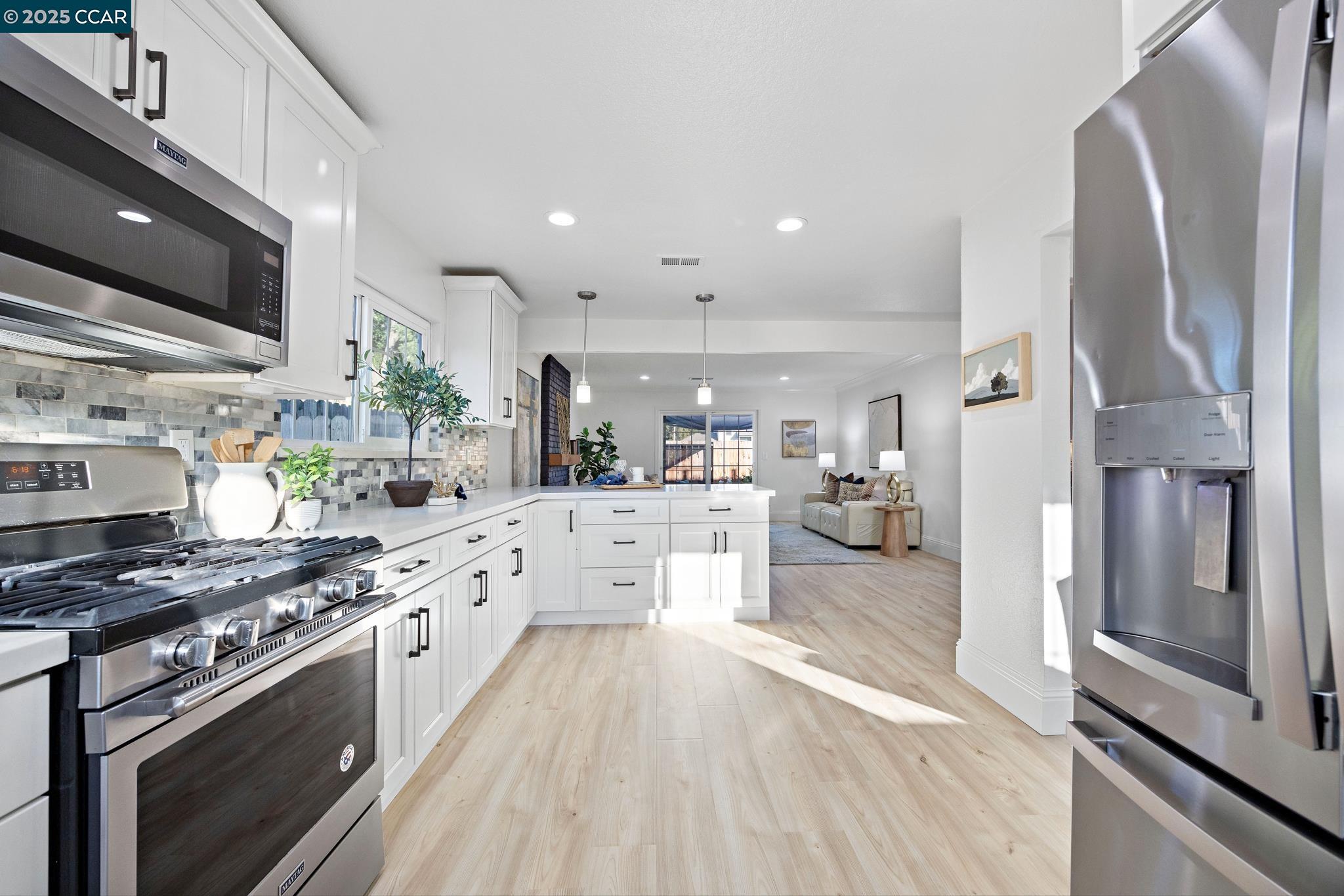 Concord, California 94521, United States, 4 Bedrooms Bedrooms, ,2 BathroomsBathrooms,Residential,Pending,210831