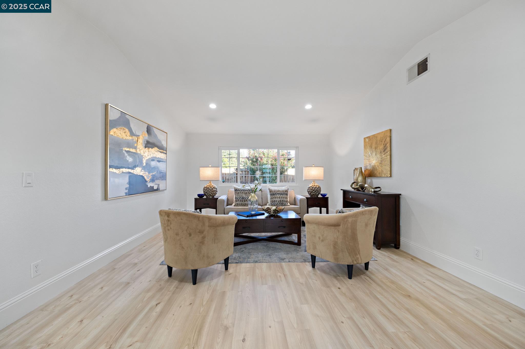 Concord, California 94521, United States, 4 Bedrooms Bedrooms, ,2 BathroomsBathrooms,Residential,Pending,210831