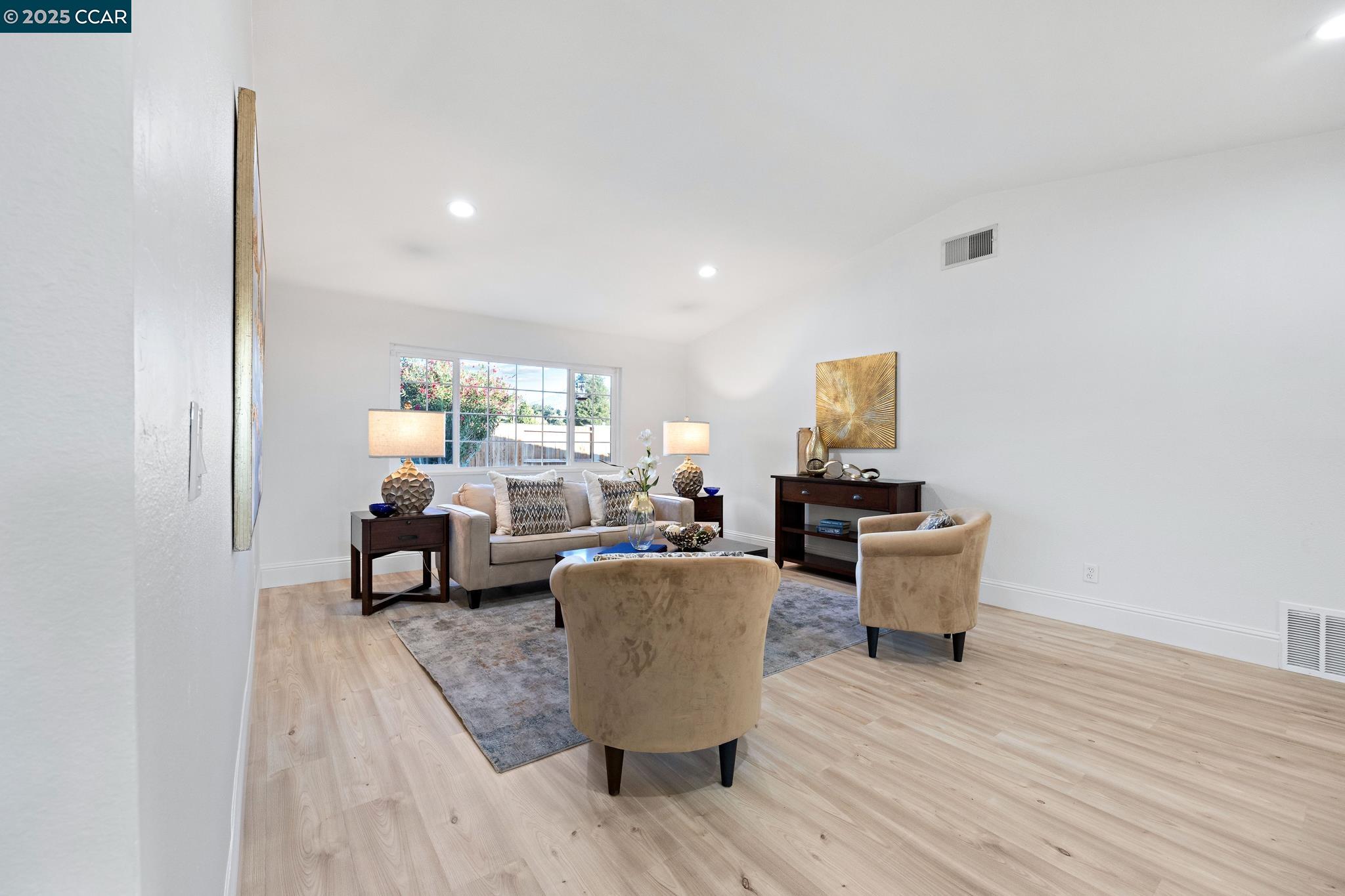 Concord, California 94521, United States, 4 Bedrooms Bedrooms, ,2 BathroomsBathrooms,Residential,Pending,210831