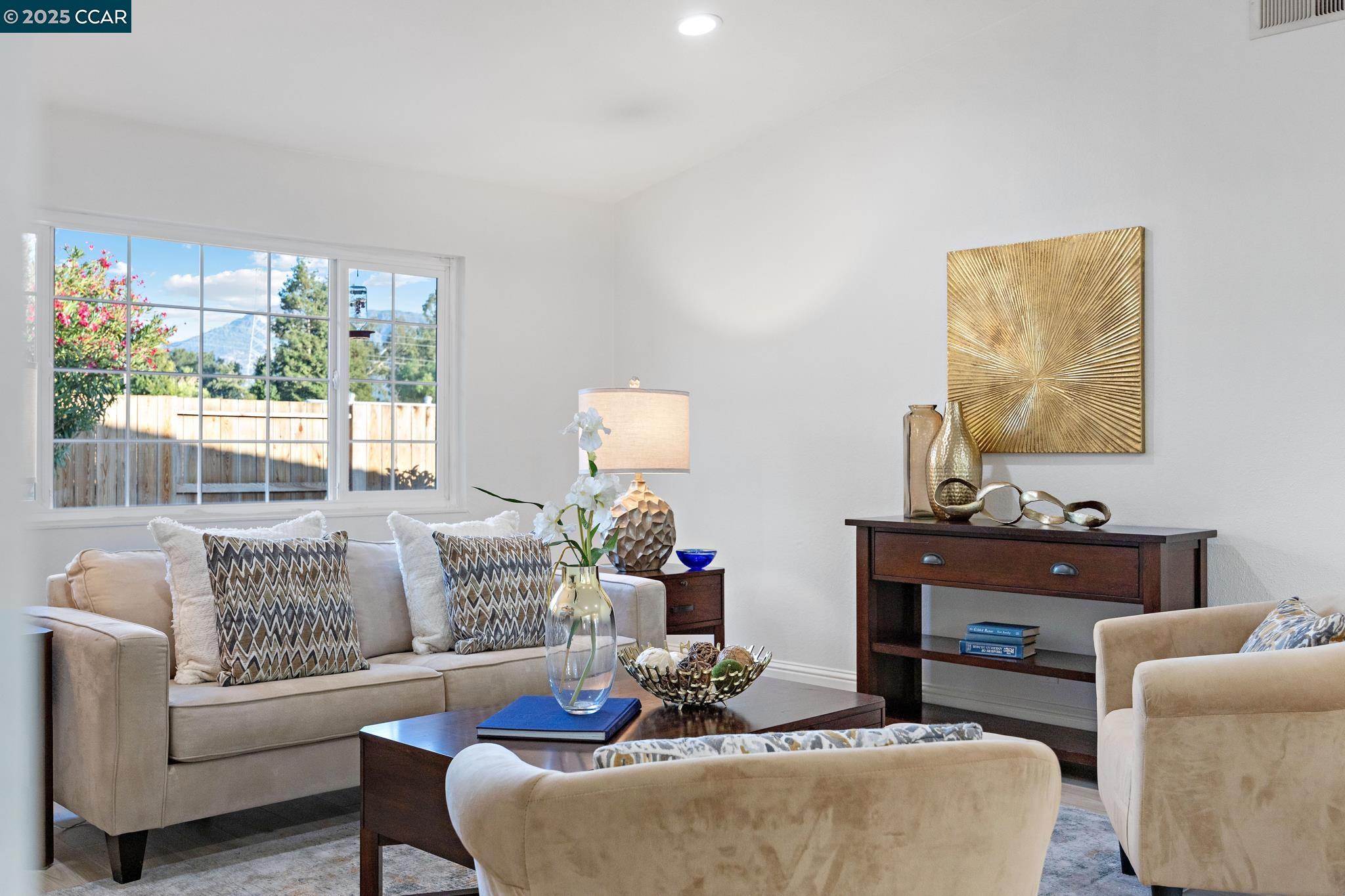 Concord, California 94521, United States, 4 Bedrooms Bedrooms, ,2 BathroomsBathrooms,Residential,Pending,210831