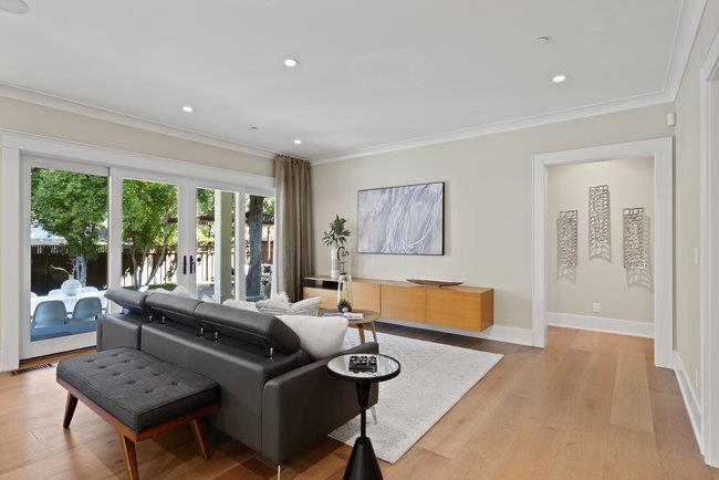 Menlo Park, California 94025, United States, 7 Bedrooms Bedrooms, ,6 BathroomsBathrooms,Residential,Active,15742