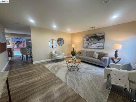 Photo of 238 Arbor Valley Dr, San Jose, CA 95119 (MLS # 41132897)