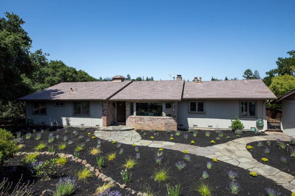 Photo of 26854 Robleda Court, Los Altos Hills, CA 94022 (MLS # ML82047842)