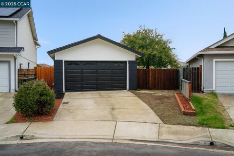 Photo of 323 Filbert Ct, Oakley, CA 94561 (MLS # 41118527)