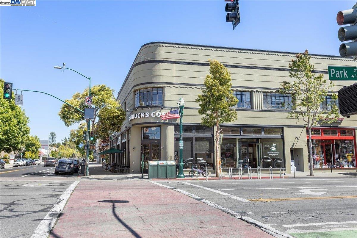 Alameda, California 94501, United States, 2 Bedrooms Bedrooms, ,Residential,Active,186937