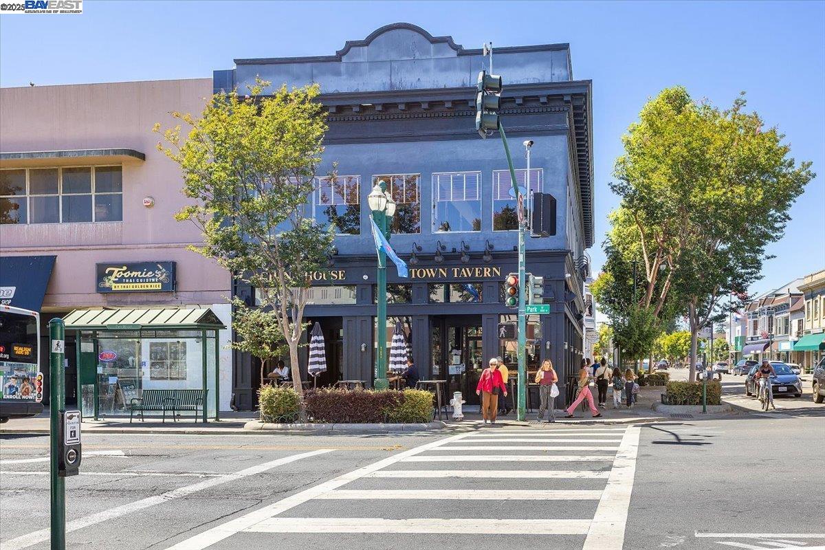 Alameda, California 94501, United States, 2 Bedrooms Bedrooms, ,Residential,Active,186937