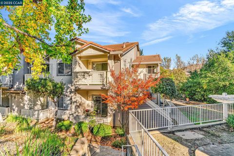 Photo of 253 Florence Ct, Hercules, CA 94547 (MLS # 41118656)