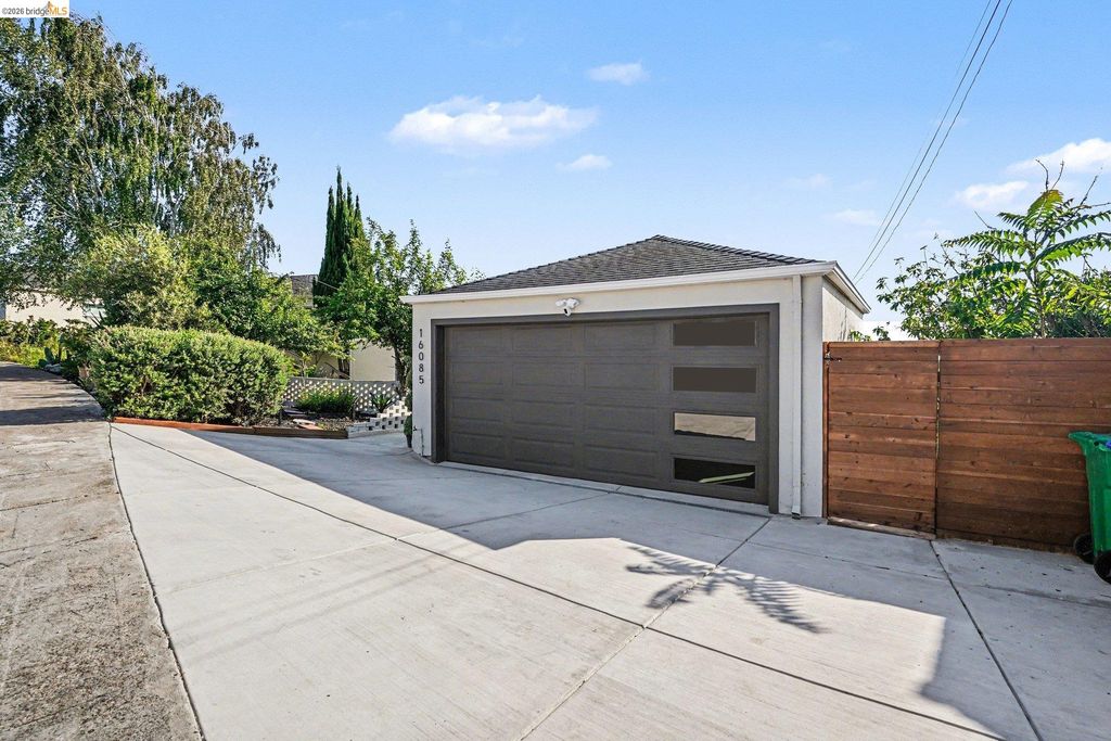 Photo of 16085 Gramercy Dr, Castro Valley, CA 94578 (MLS # 41132719)