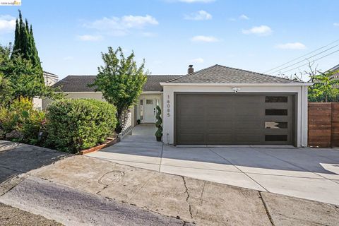 Photo of 16085 Gramercy Dr, Castro Valley, CA 94578 (MLS # 41132719)