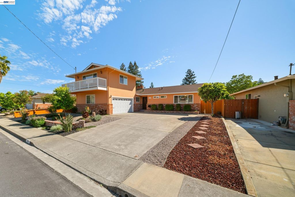 Photo of 259 Donegal Way, Martinez, CA 94553 (MLS # 41135636)