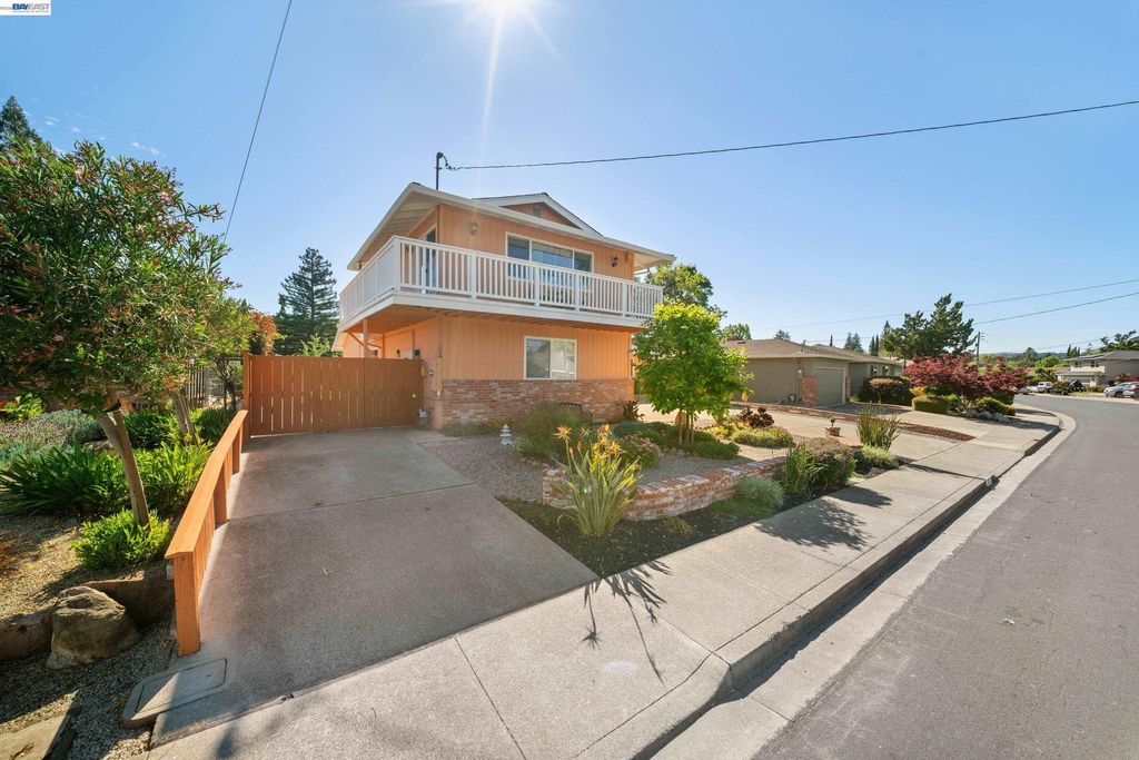 Photo of 259 Donegal Way, Martinez, CA 94553 (MLS # 41135636)