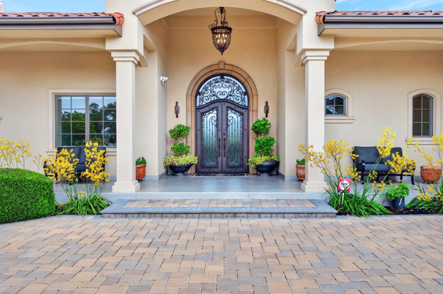 5 Winding Oaks Drive