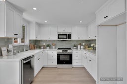 Listing photo 9