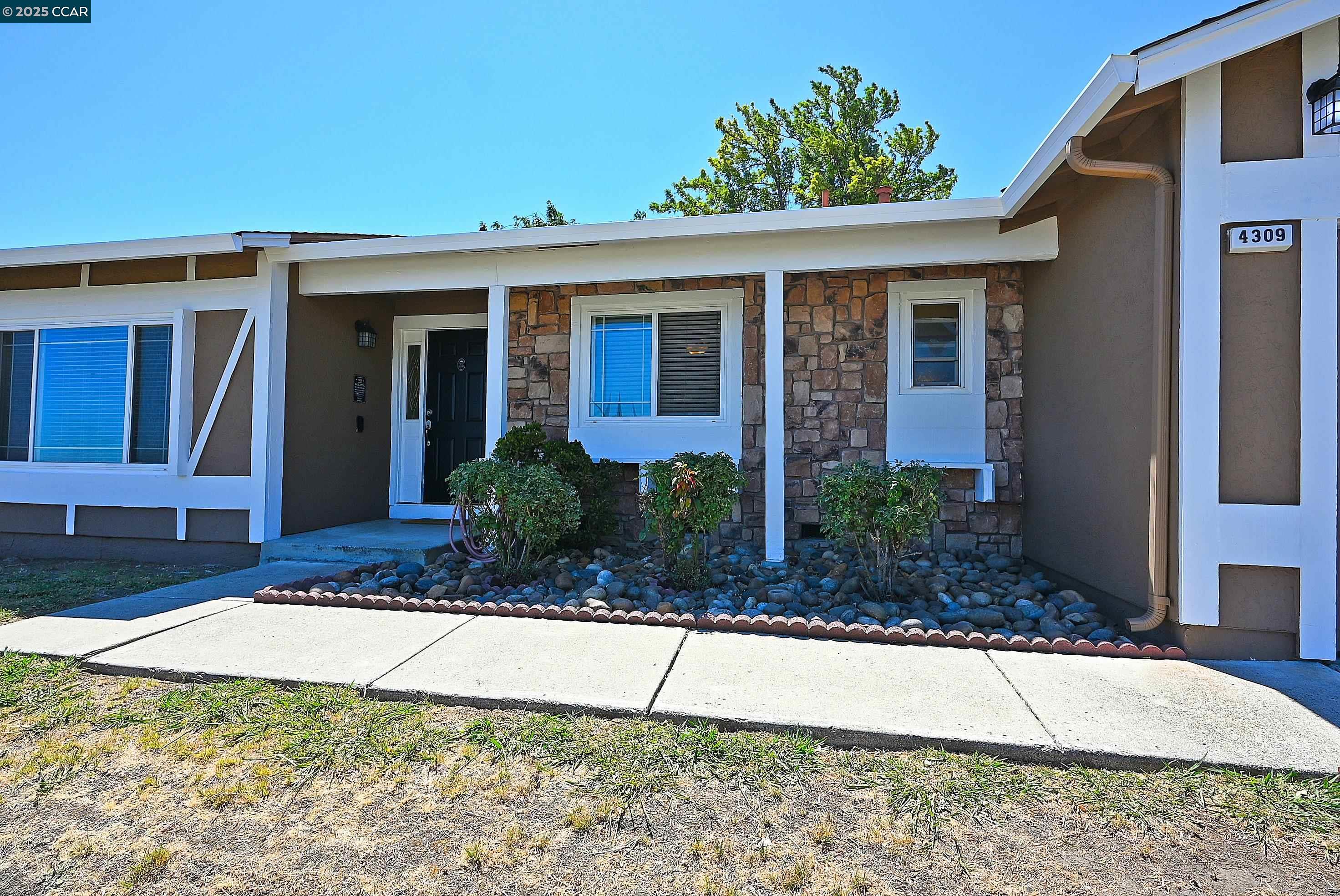 Pittsburg, California 94565, United States, 4 Bedrooms Bedrooms, ,3 BathroomsBathrooms,Residential,Active,170258