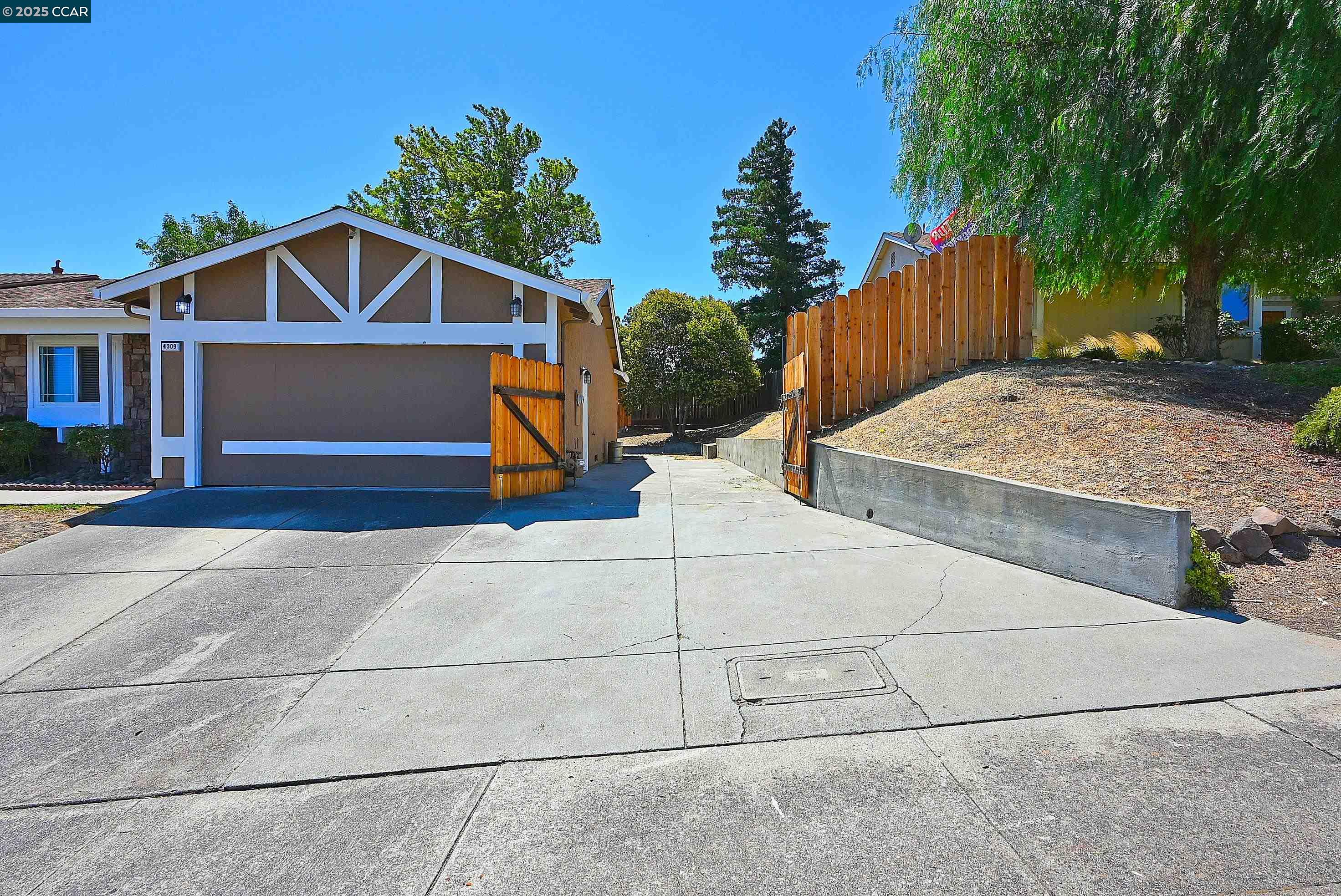 Pittsburg, California 94565, United States, 4 Bedrooms Bedrooms, ,3 BathroomsBathrooms,Residential,Active,170258