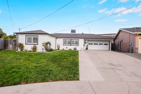 Photo of 1207 Amherst Ct, San Leandro, CA 94579 (MLS # 41119600)