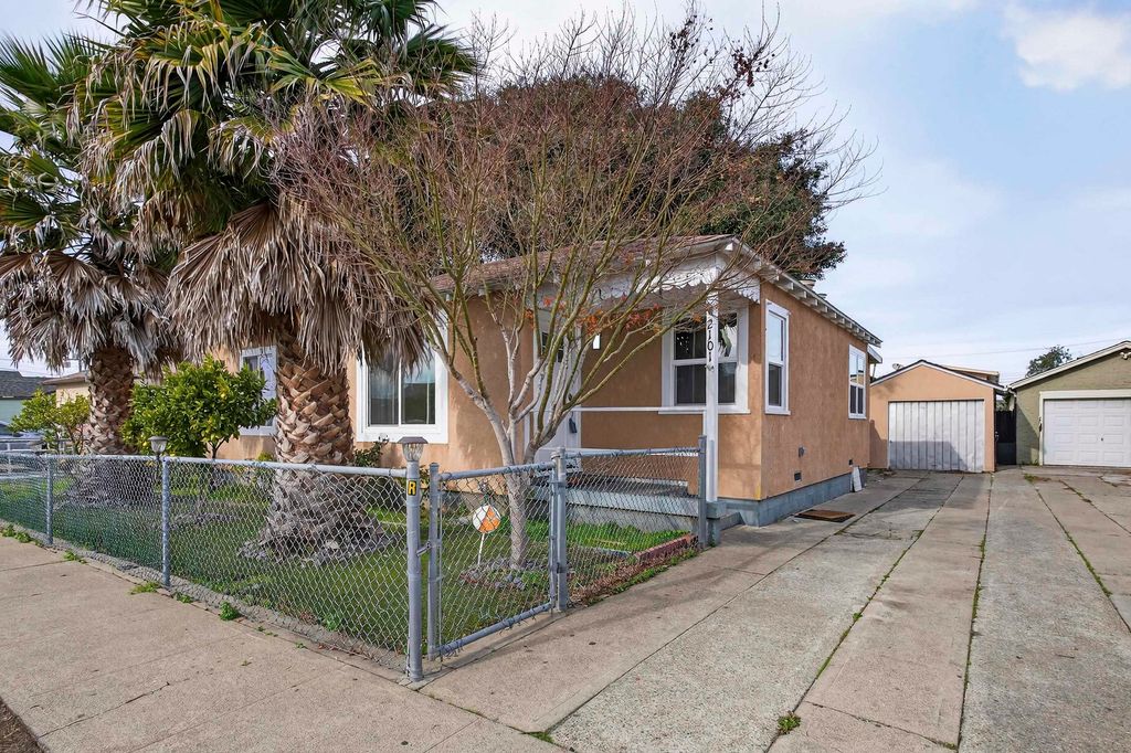 Photo of 2101 Wilcox Ave, San Pablo, CA 94806 (MLS # 41120328)
