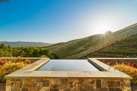 Photo of 298 Barrington Ln, Alamo, CA 94507 (MLS # 41131638)